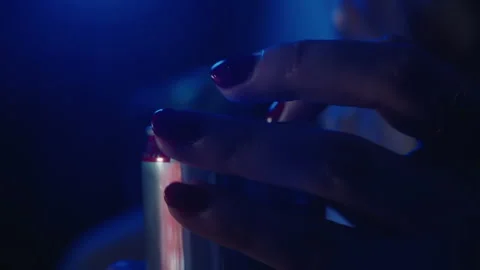 Close-up of women's hands with red nails that open blue tin can of energy drink 库存影片 247920039