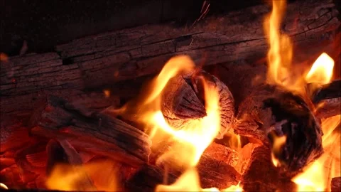 Close-up wood fire in the fireplace Video stock 163235658