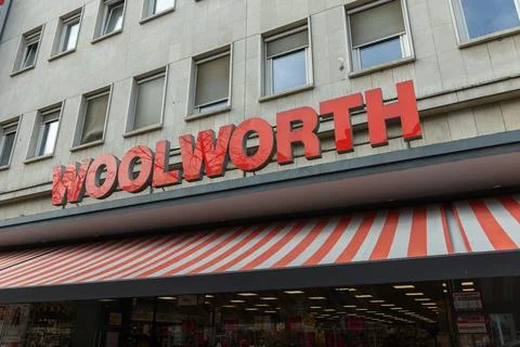 Close-up of a Woolworth store logo facade with its red sign and striped awnin Fotos Stock