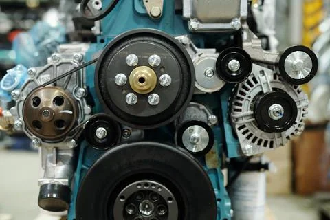 Close-up of working engine of huge industrial machine with rotating shafts Foto stock