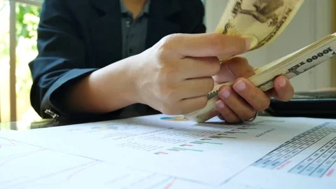 Close - up working woman  hand count money with  financial report in bussin.. Stockbeeldmateriaal 76246488
