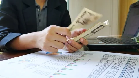 Close - up working woman  hand count money with  financial report in bussin.. Video stock 76246515