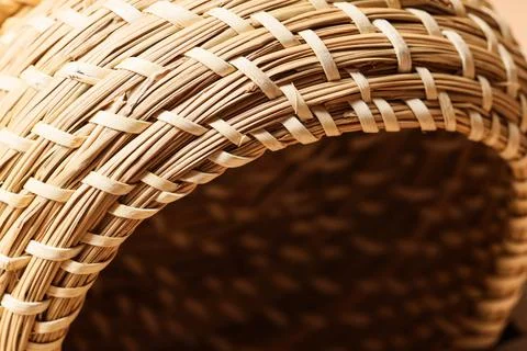 Close-up of woven wicker basket texture and pattern 스톡 사진