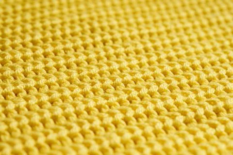 Close-up of yellow fabric with a knitting pattern. Textiles. Foto stock