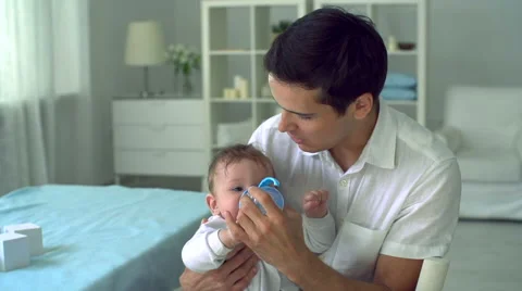 Close up of Young Father Babysitting Stockbeeldmateriaal 41654841