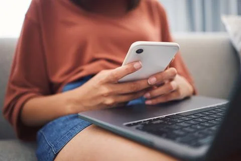 Close up of young female hands using a smartphone to check messages or send a Stock-Fotos