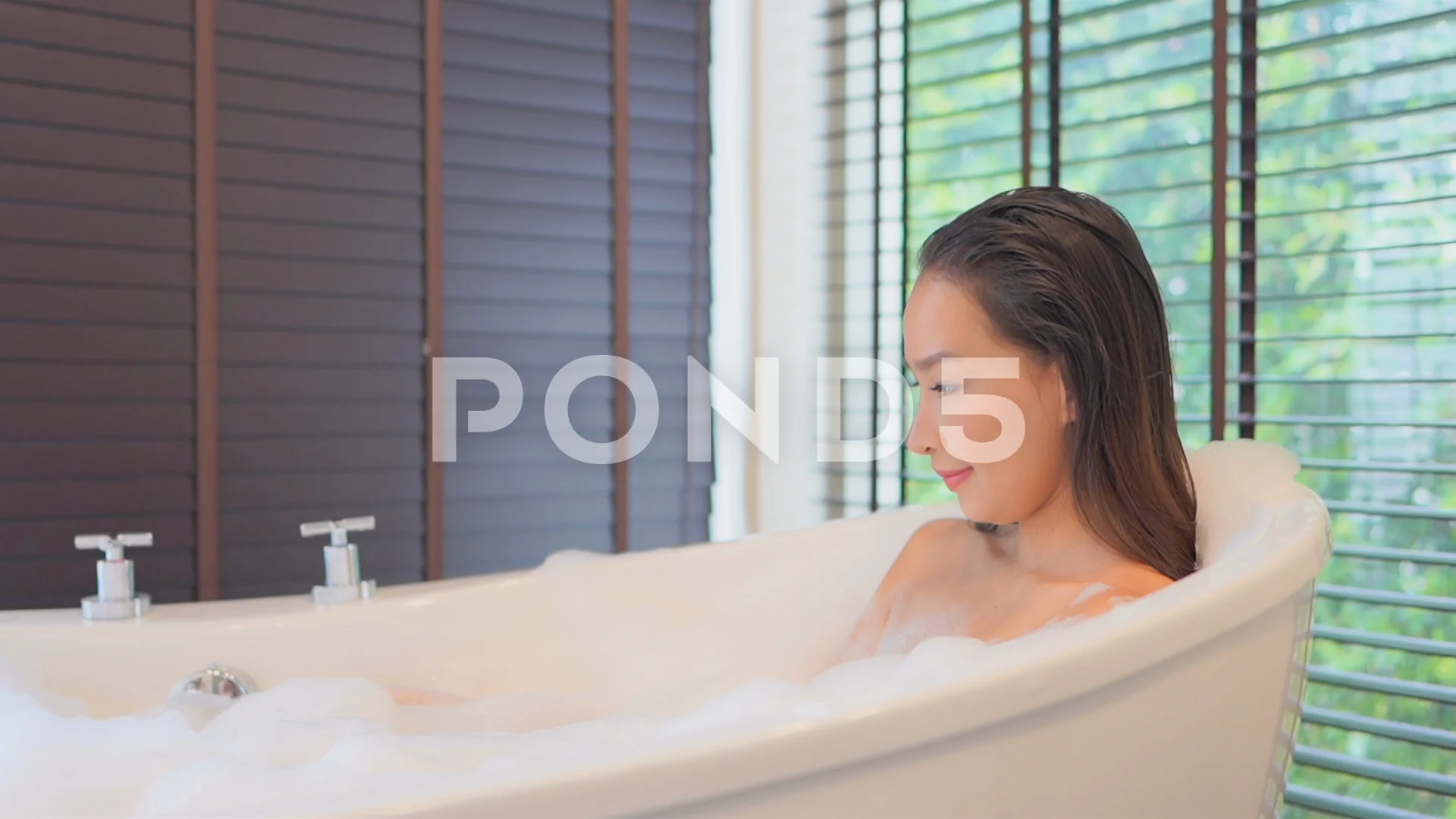 Young woman take bubble bath, Stock Video