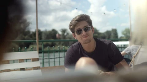 Close up of young hipster boy talking with his friends. Vidéo 66248722