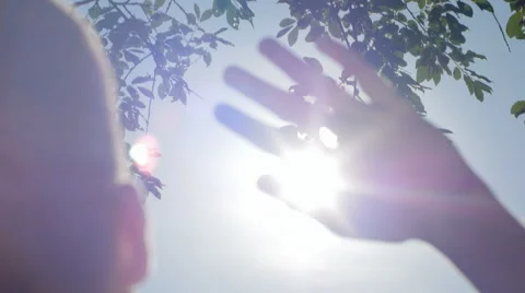 Close-up of young man looking at the sun in the clean air 스톡 동영상 67040294