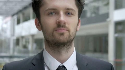 Close-up of young professional in suit looking at the camera Stock-Footage 75565228