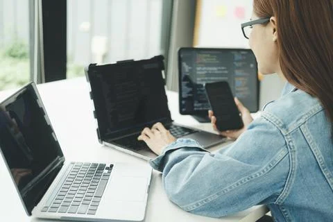 Close up Young programmer or IT specialist satisfied with her work done. Foto stock