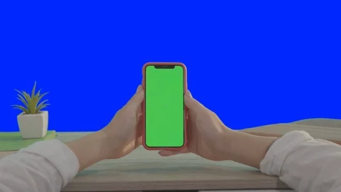 Close-up young woman hands using vertical mock-up smartphone with greenscreen Stock Footage 117430559