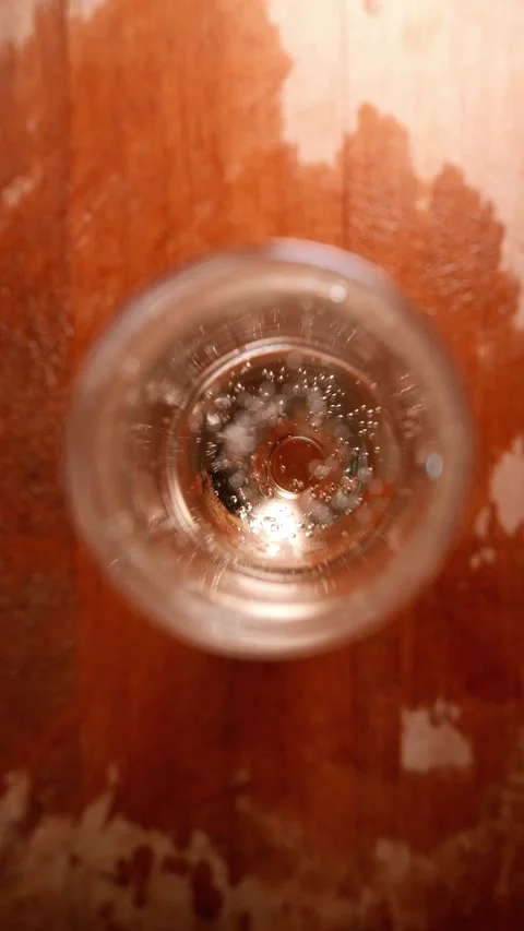 Close-up (zoom out): sparkling wine bubbles rise in a glass. POV: champagne 스톡 동영상 341904585