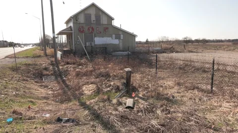 Closed and abandoned golf course clubhouse building 스톡 동영상 152005641