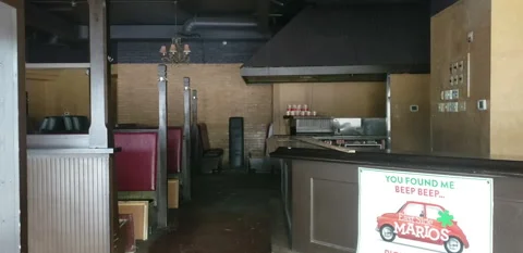 Closed bankrupt and empty restaurants and small businesses during COVID pandemic Vídeo Stock 147367643