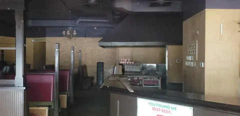 Closed bankrupt and empty restaurants and small businesses during COVID pandemic Vídeo Stock 147368084