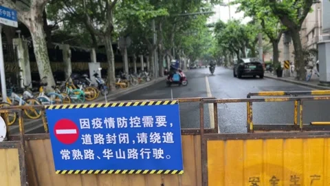A closed block environment in Shanghai under lockdown Stock Footage 197407076