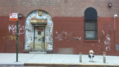 A Closed Building in Williamsburg Brooklyn Vídeos de archivo 83218021