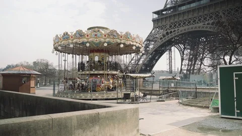 Closed carousel and deserted Eiffel tower during coronavirus lockdown in Paris 스톡 동영상 126753281