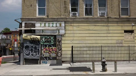 Closed Corner Store in Crown Heights Brooklyn Vídeo Stock 69722573