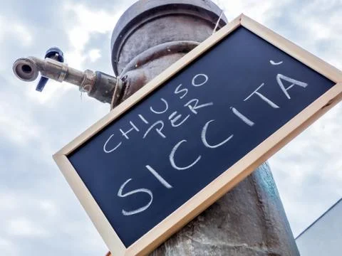 Closed for drought - chiuso per siccit Stock Photos