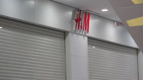 Closed HM store in Russia. Video stock 229295171