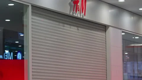 Closed HM store in Russia. Video stock 229295292