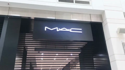 Closed Mac brand store in a shopping mall during coronavirus covid-19 pandemic Stock Footage 151332383