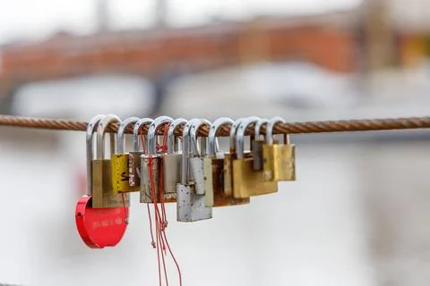 Closed padlocks on a bridge. Stockfoto's