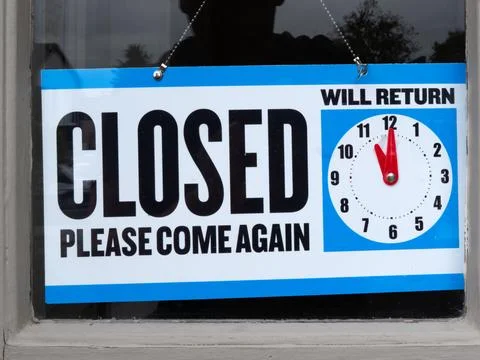 Closed please come again  will return 스톡 사진