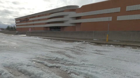 Closed retail shopping mall during COVID 19 coronavirus pandemic lockdown Vídeos de archivo 145917566