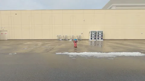 Closed retail shopping mall during COVID 19 coronavirus pandemic lockdown 库存影片 145920394