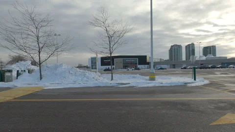 Closed retail shopping mall during COVID 19 coronavirus pandemic lockdown Vidéo 145937292
