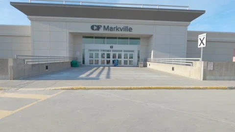 Closed retail shopping mall during COVID 19 coronavirus pandemic lockdown Vídeos de archivo 146337045