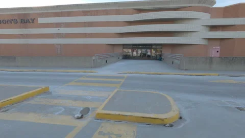 Closed retail shopping mall during COVID 19 coronavirus pandemic lockdown 스톡 동영상 146338542