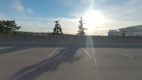 Closed retail shopping mall during COVID 19 coronavirus pandemic lockdown Vidéo 146343851