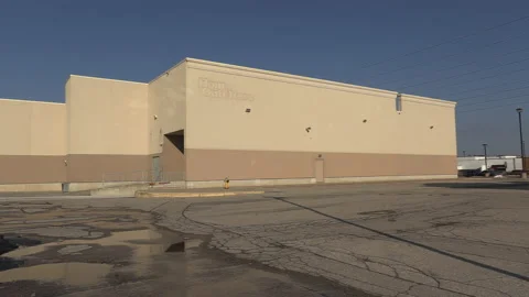 Closed retail stores and shops in Toronto during COVID pandemic lockdown Stockbeeldmateriaal 149642487
