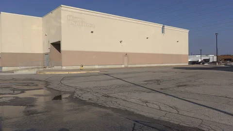 Closed retail stores and shops in Toronto during COVID pandemic lockdown 動画素材 149643045