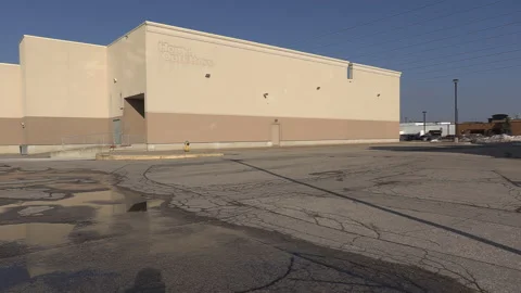 Closed retail stores and shops in Toronto during COVID pandemic lockdown Vídeo Stock 149643202