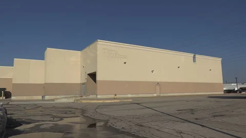 Closed retail stores and shops in Toronto during COVID pandemic lockdown Stockbeeldmateriaal 149645053