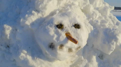 Closer look of the snow head on the ice 스톡 동영상 61186005