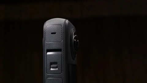 A closeup of a 360 camera rotating on an automatic display stand. Vidéo 263045856