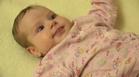 Closeup Activity of Infant Lying on Fur. 4K UltraHD, UHD Vídeos de archivo 49174433