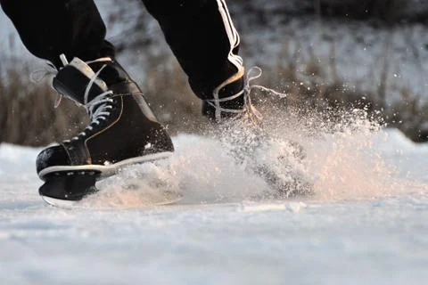 Closeup aggressive ice skating 库存照片