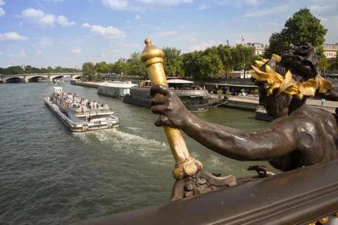 Closeup of architectural elements and statues on Alexander the Third Bridge i Stock-Fotos