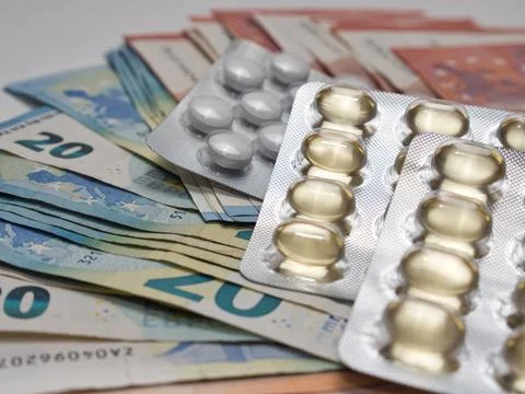 A closeup of banknotes and tablets symbolizing the costs of the healthcare .. Foto stock