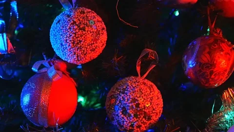 Closeup from below upwards of the decorations of a Christmas tree Video stock 121672067