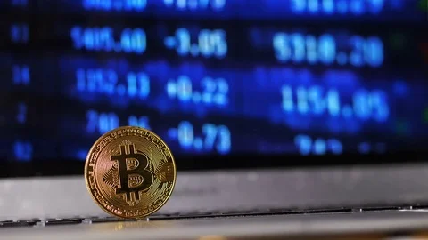 Closeup Bitcoin Model Continues Grow against World Lowering 스톡 동영상 80298593