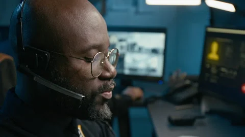 Closeup Black Man Working As Dispatcher at Police Command Center Vídeo Stock 330606557