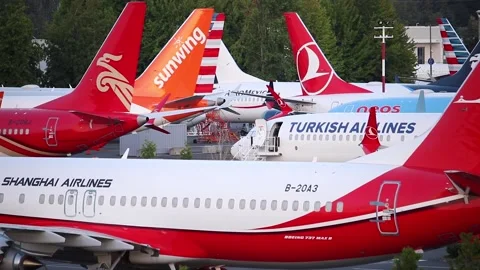 Closeup of Boeing 737 MAX 8 airplanes grounded at Boeing Field (BFI). Vidéo 139020642